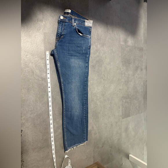 Zara • Raw Hem Jeans - Picture 9 of 9